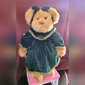 Hollance by Ganz 12"Gorgeous bear in Green velvet dress